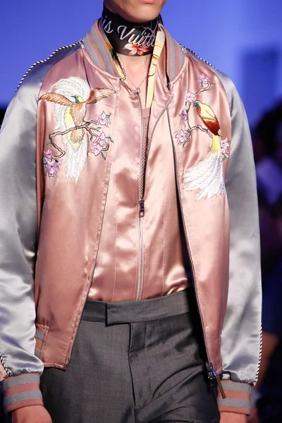 Look 70